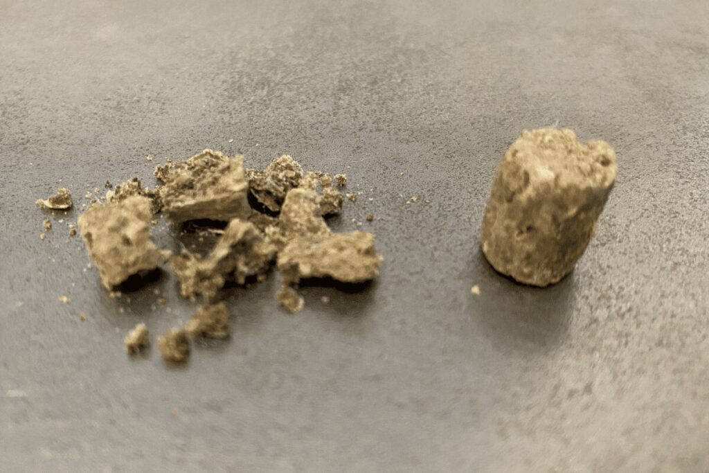 K9オーブンベイクドを砕いた画像