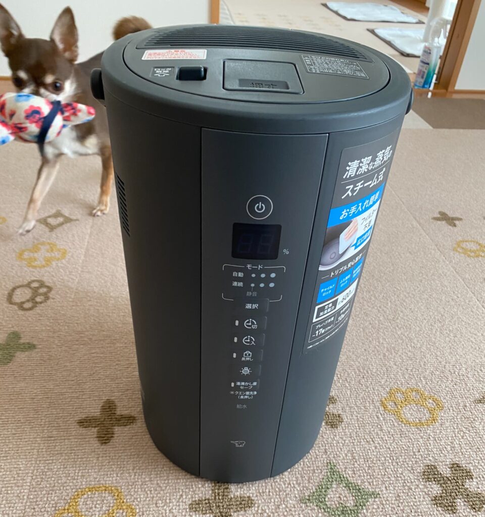 象印のスチーム式加湿器と、おもちゃを持って遊びに来た柚餅子