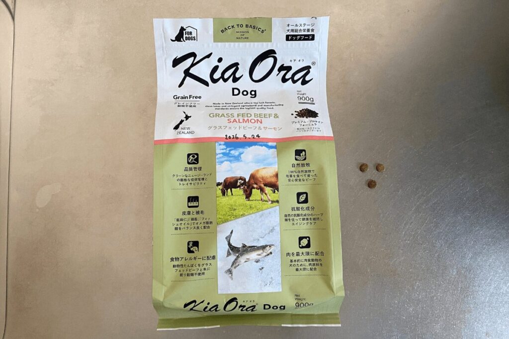 杏用に与えているキアオラ グラスフェッドビーフ＆サーモンのドッグフード