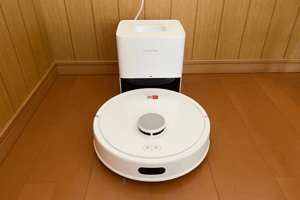 ロボロックQ7B+本体と自動ゴミ収集ドック